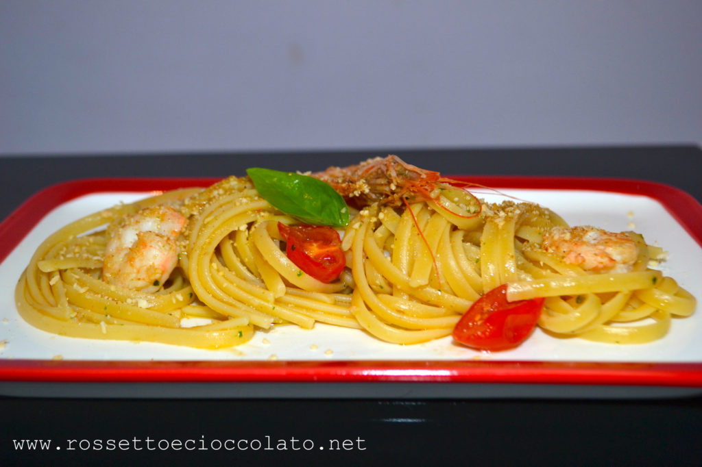 Linguine con gamberi, pomodorini e pesto Rossetto e Cioccolato foodnews